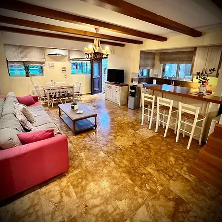 Holiday home ένας ευχάριστος χώρος με πισίνα Porto Rafti